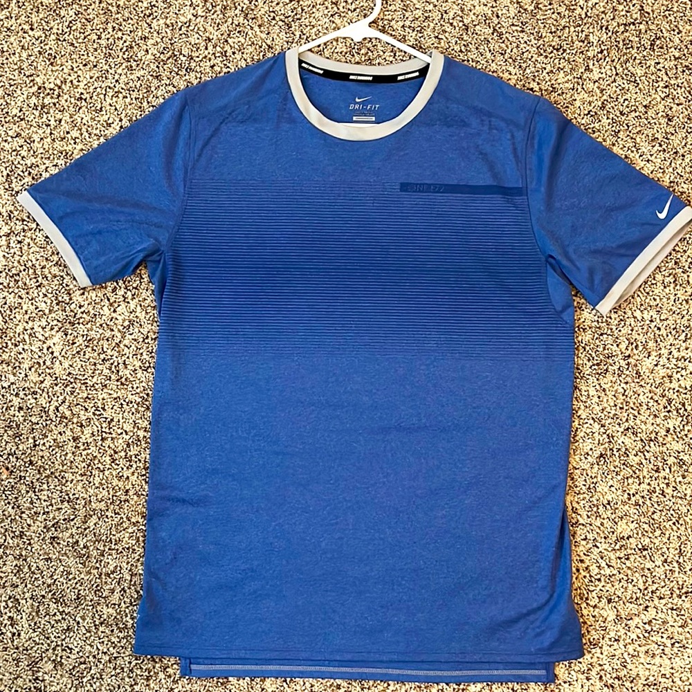 Men’s size medium dry-fit running shirt like new, only worn once.